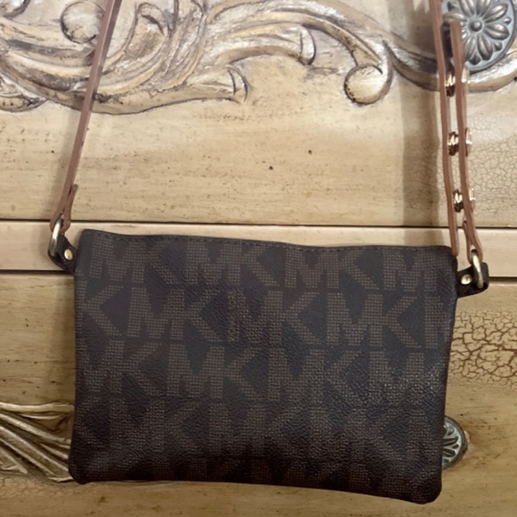 AUTHENTIC MICHAEL KORS SHOULDER BAG/“FANNY PACK” - Picture 2 of 4